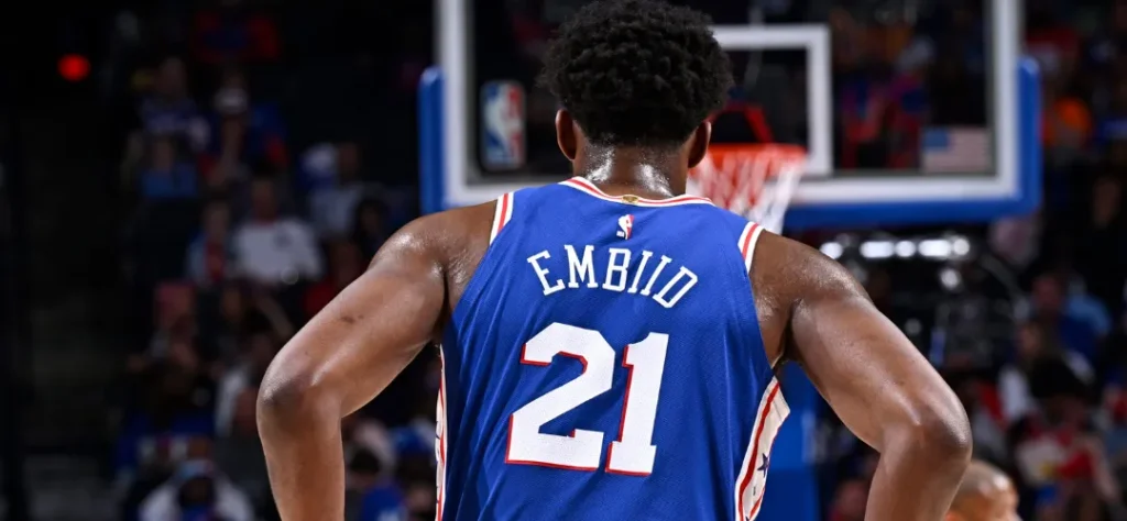 NBA附加賽Embiid能否出賽會影響明日比賽走向